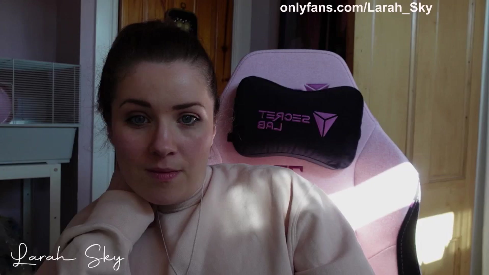Gallery image thumbnail from Larah_Sky's myfreecams stream on, 04/02/2025, 14:37 image 15 of 20