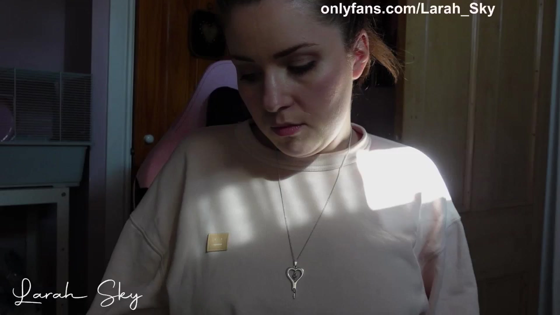 Gallery image thumbnail from Larah_Sky's myfreecams stream on, 04/02/2025, 14:37 image 18 of 20