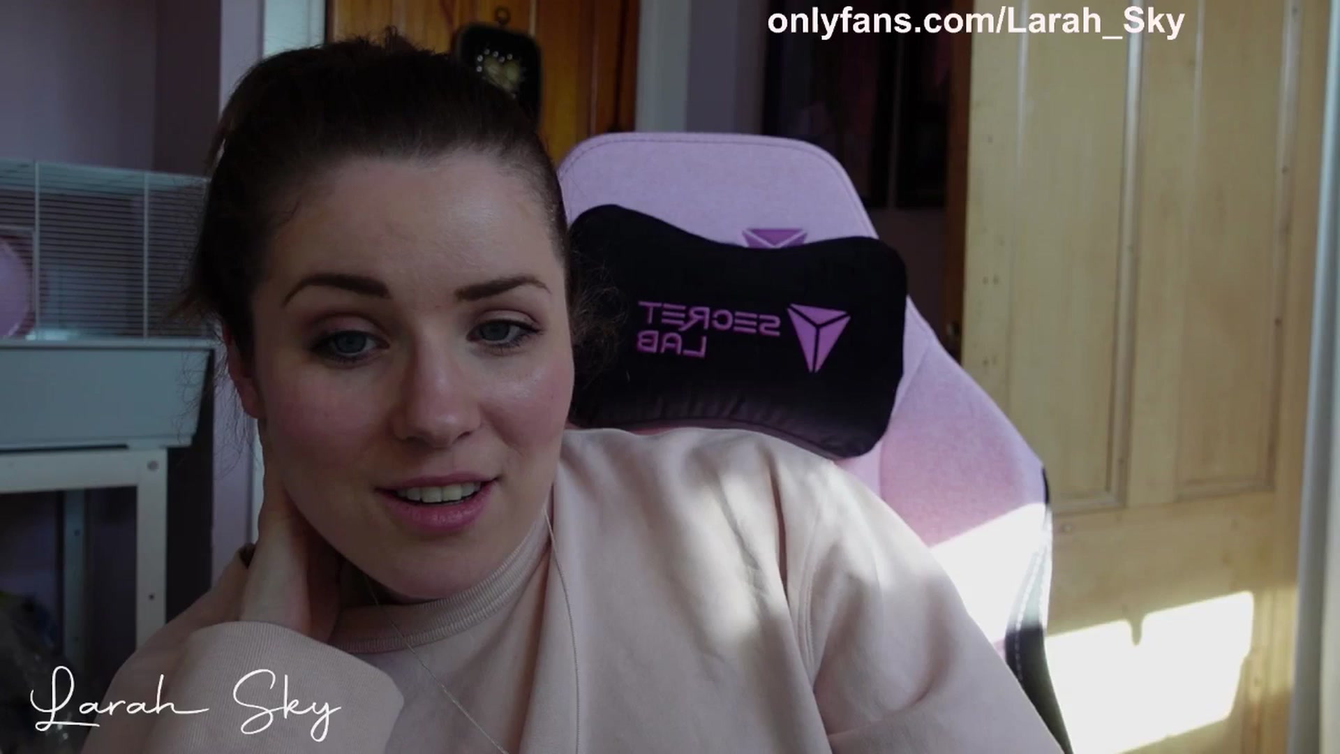 Gallery image thumbnail from Larah_Sky's myfreecams stream on, 04/02/2025, 14:37 image 14 of 20