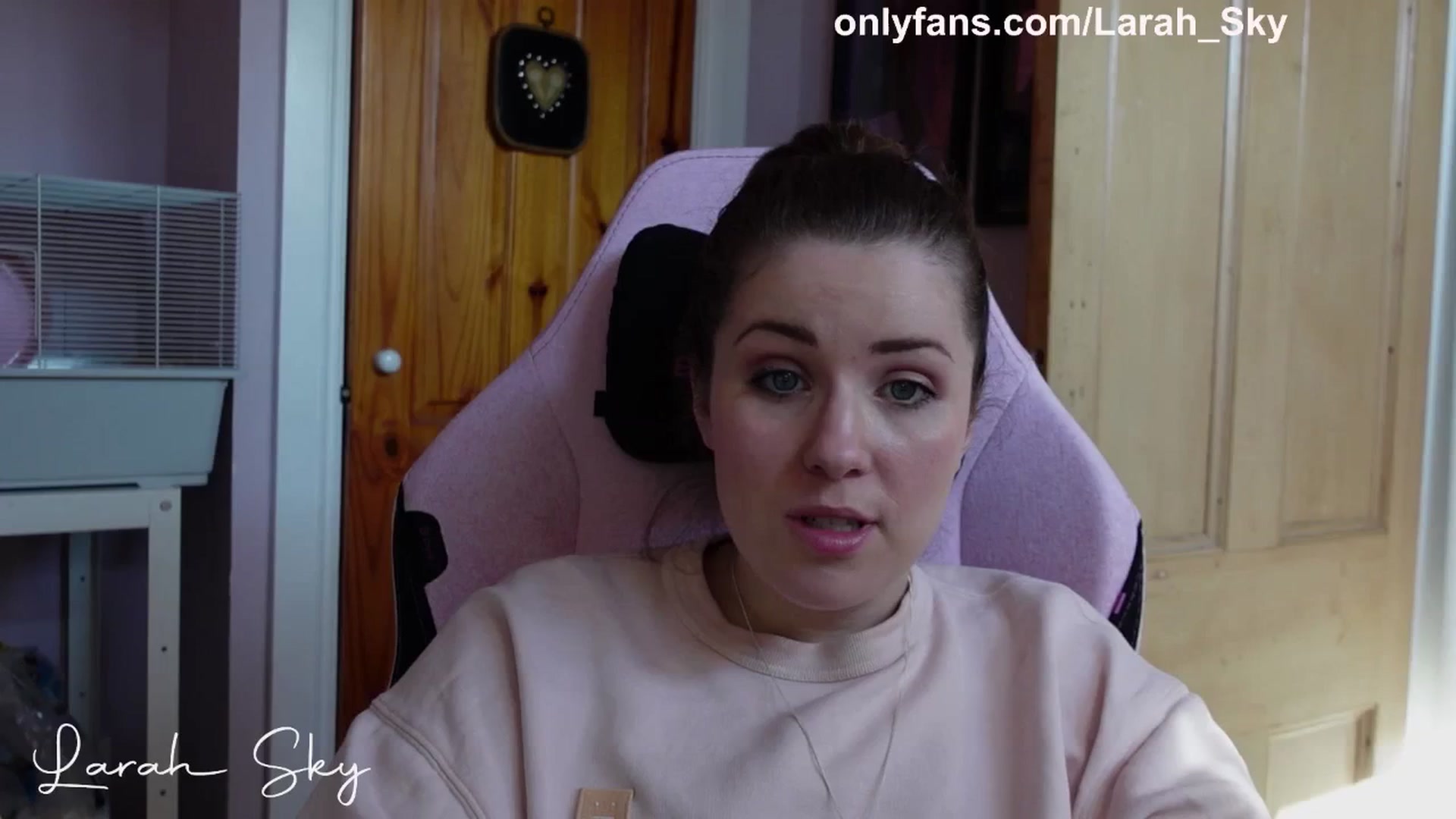 Gallery image thumbnail from Larah_Sky's myfreecams stream on, 04/02/2025, 14:37 image 5 of 20