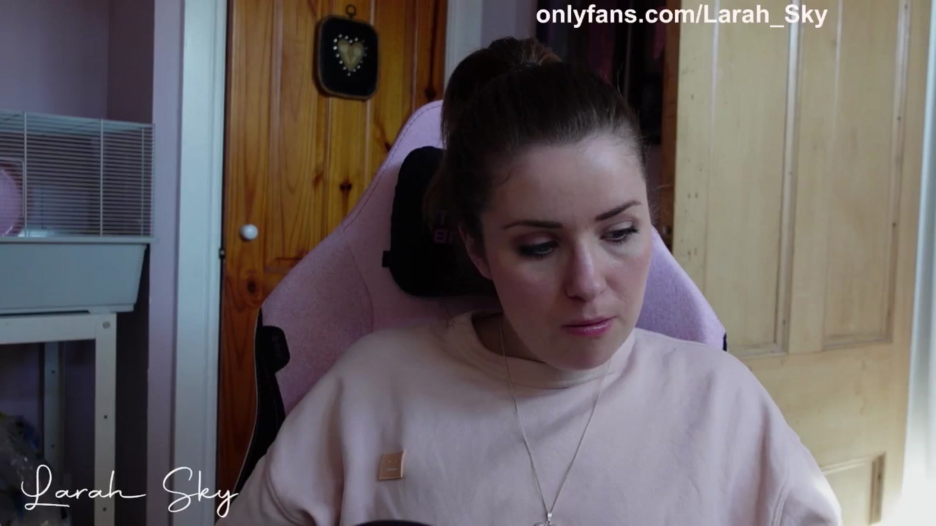 Gallery image thumbnail from Larah_Sky's myfreecams stream on, 04/02/2025, 14:37 image 3 of 20