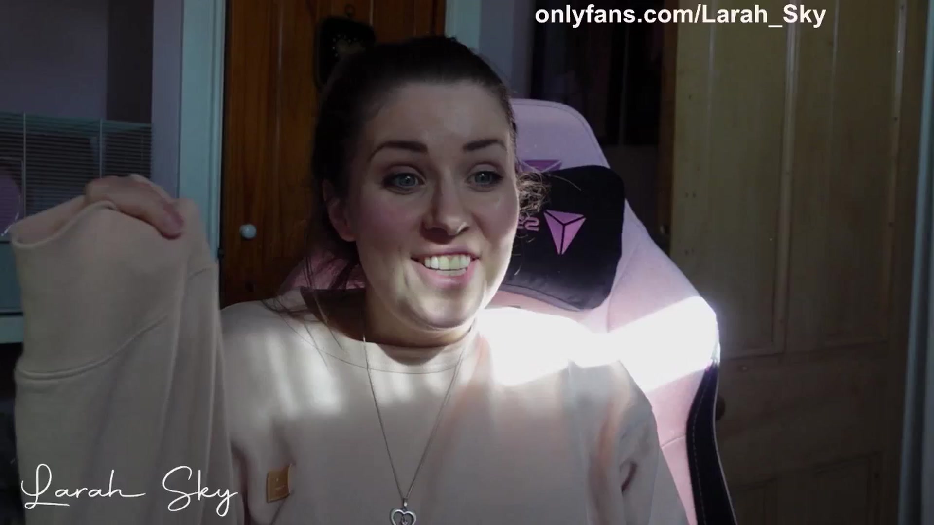 Gallery image thumbnail from Larah_Sky's myfreecams stream on, 04/02/2025, 14:37 image 20 of 20