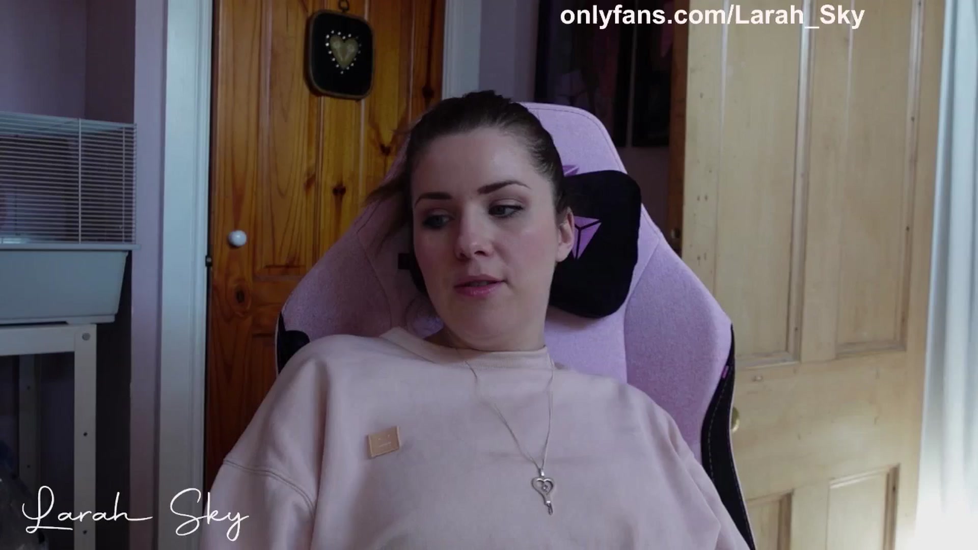 Gallery image thumbnail from Larah_Sky's myfreecams stream on, 04/02/2025, 14:37 image 1 of 20
