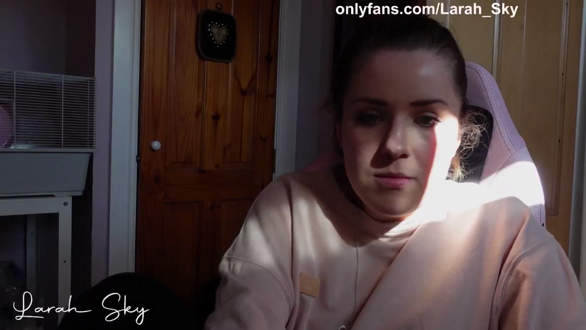 Gallery image thumbnail from Larah_Sky's myfreecams stream on, 04/02/2025, 14:37 image 17 of 20