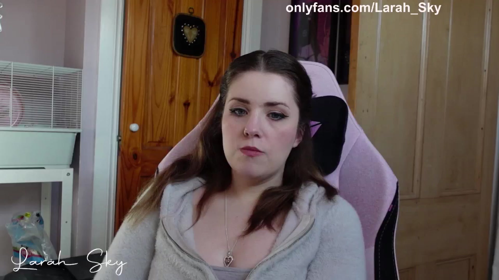 Gallery image thumbnail from Larah_Sky's myfreecams stream on, 04/09/2025, 18:16 image 1 of 20