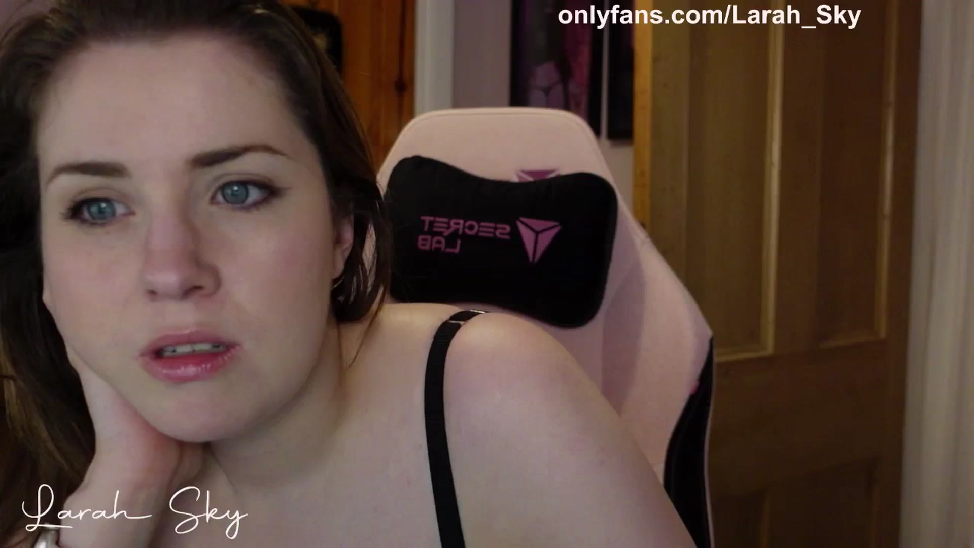 Gallery image thumbnail from Larah_Sky's myfreecams stream on, 04/11/2025, 22:05 image 8 of 20