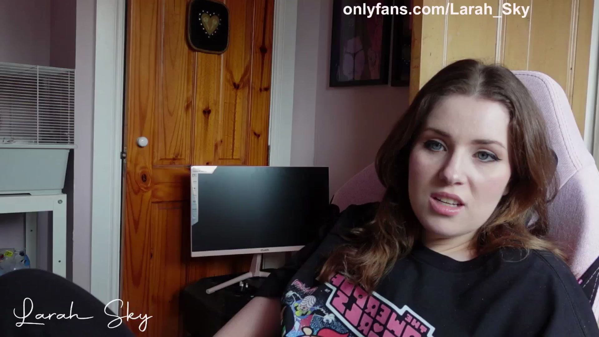 Gallery image thumbnail from Larah_Sky's myfreecams stream on, 04/12/2025, 13:35 image 17 of 20