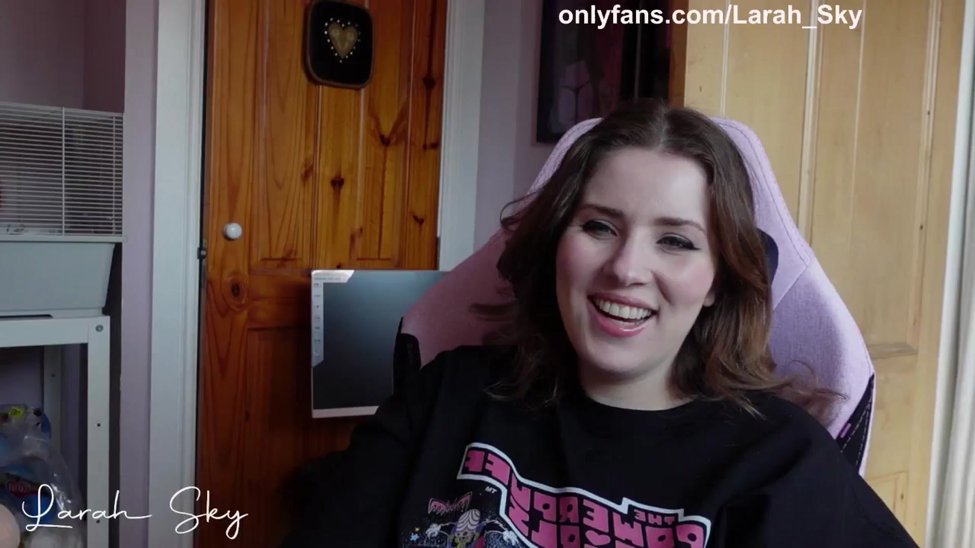 Gallery image thumbnail from Larah_Sky's myfreecams stream on, 04/12/2025, 13:35 image 4 of 20