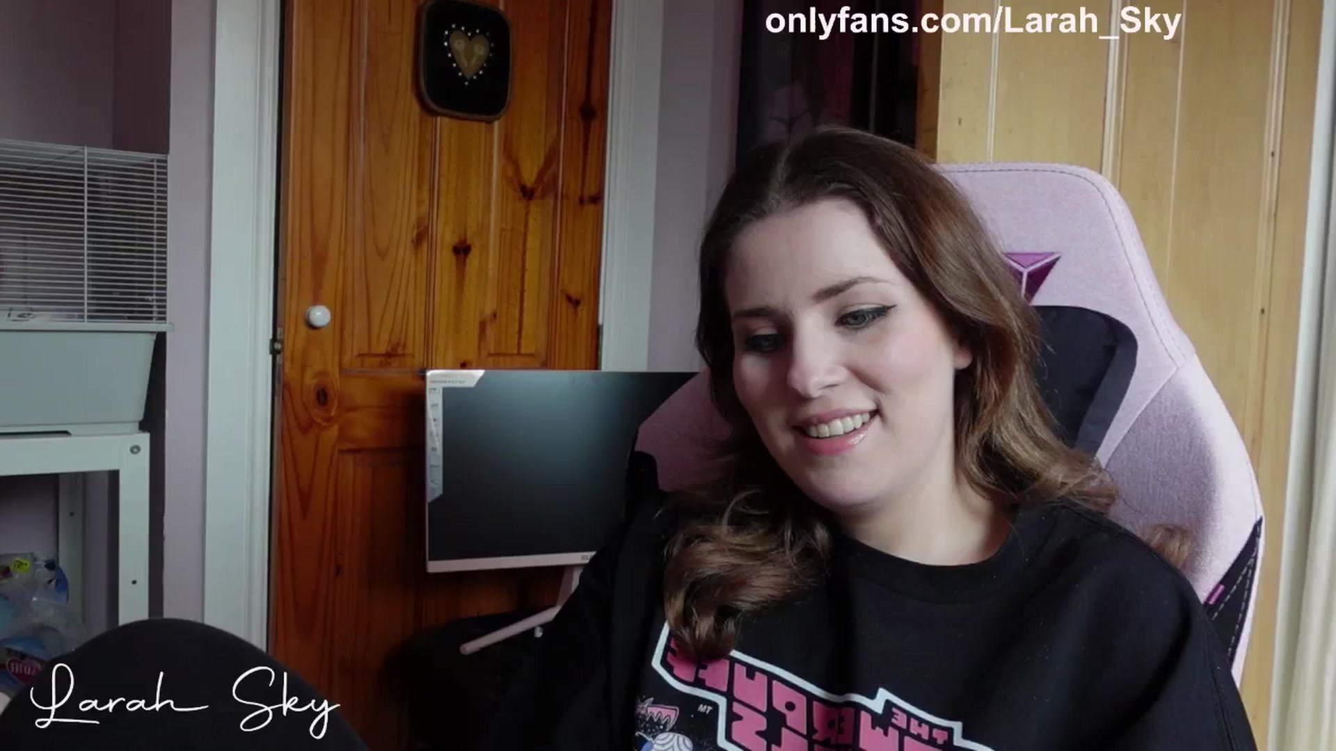 Gallery image thumbnail from Larah_Sky's myfreecams stream on, 04/12/2025, 13:35 image 14 of 20