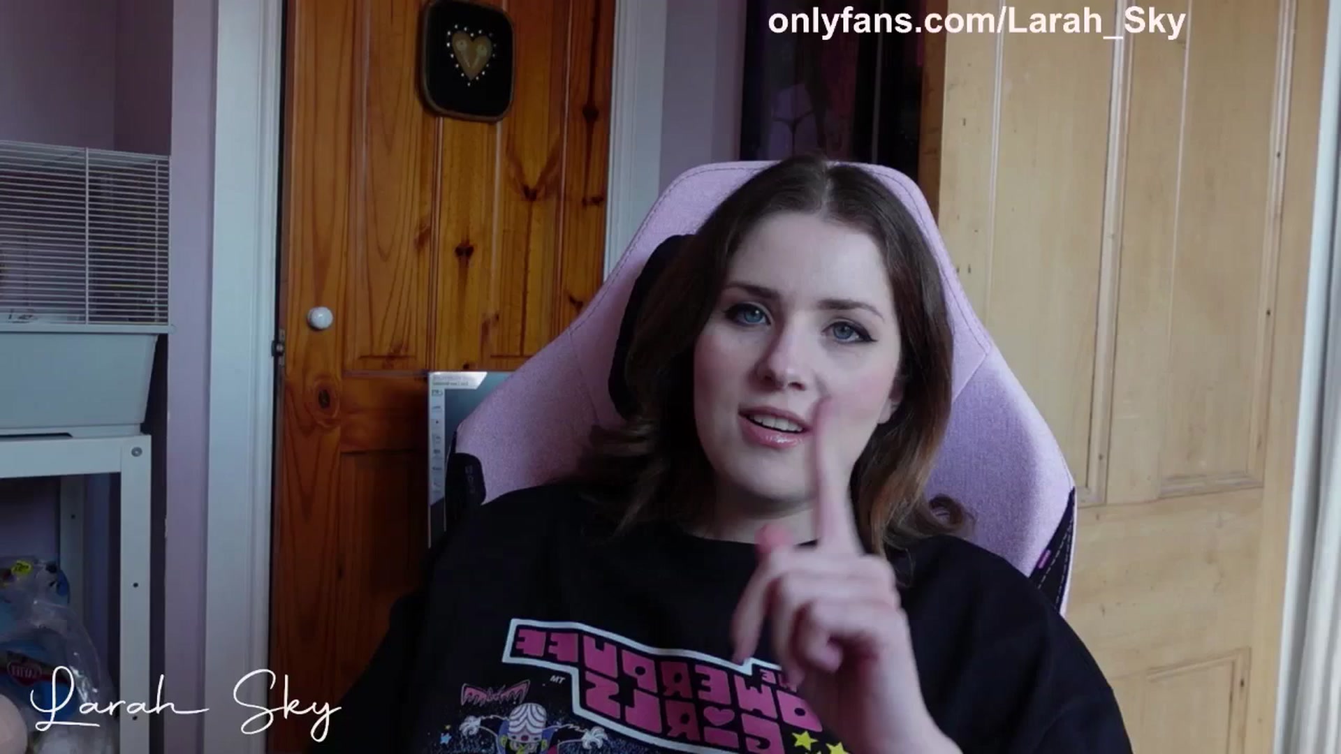 Gallery image thumbnail from Larah_Sky's myfreecams stream on, 04/12/2025, 13:35 image 1 of 20