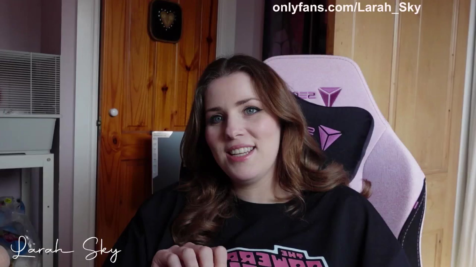 Gallery image thumbnail from Larah_Sky's myfreecams stream on, 04/12/2025, 13:35 image 19 of 20