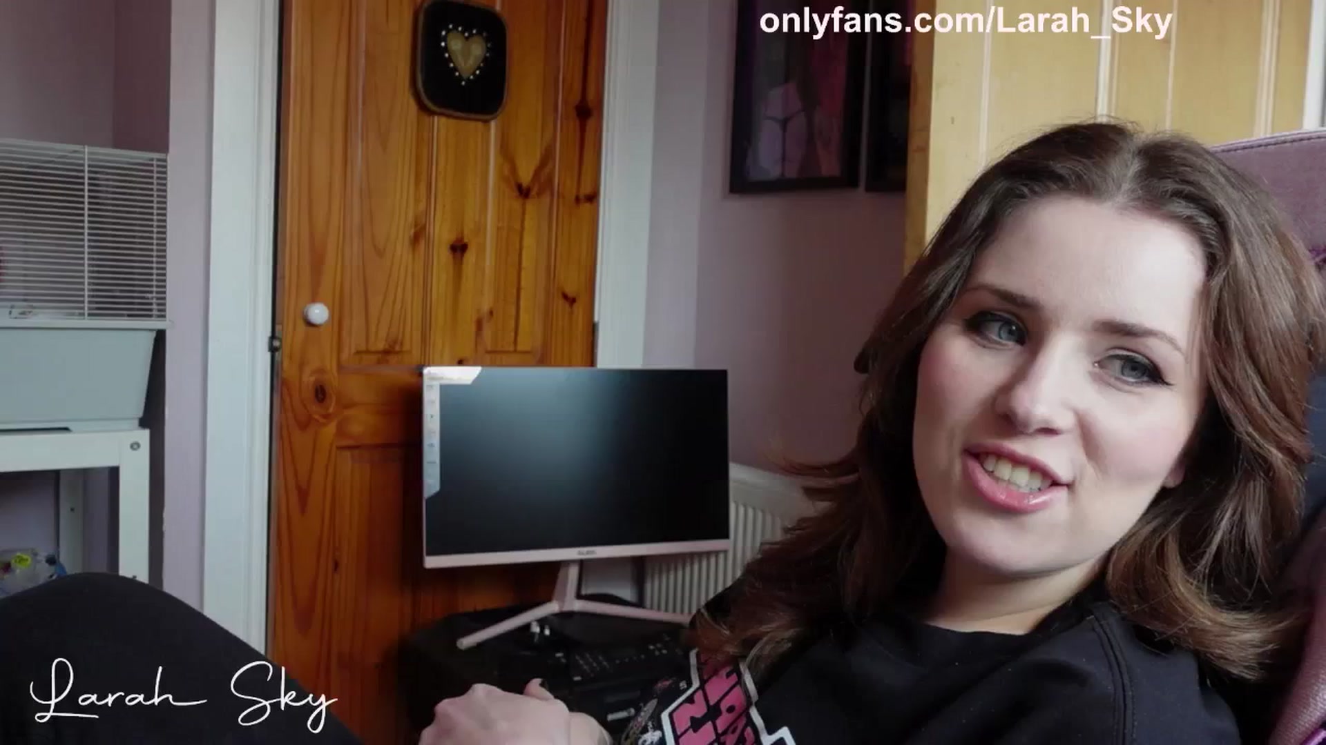 Gallery image thumbnail from Larah_Sky's myfreecams stream on, 04/12/2025, 13:35 image 9 of 20