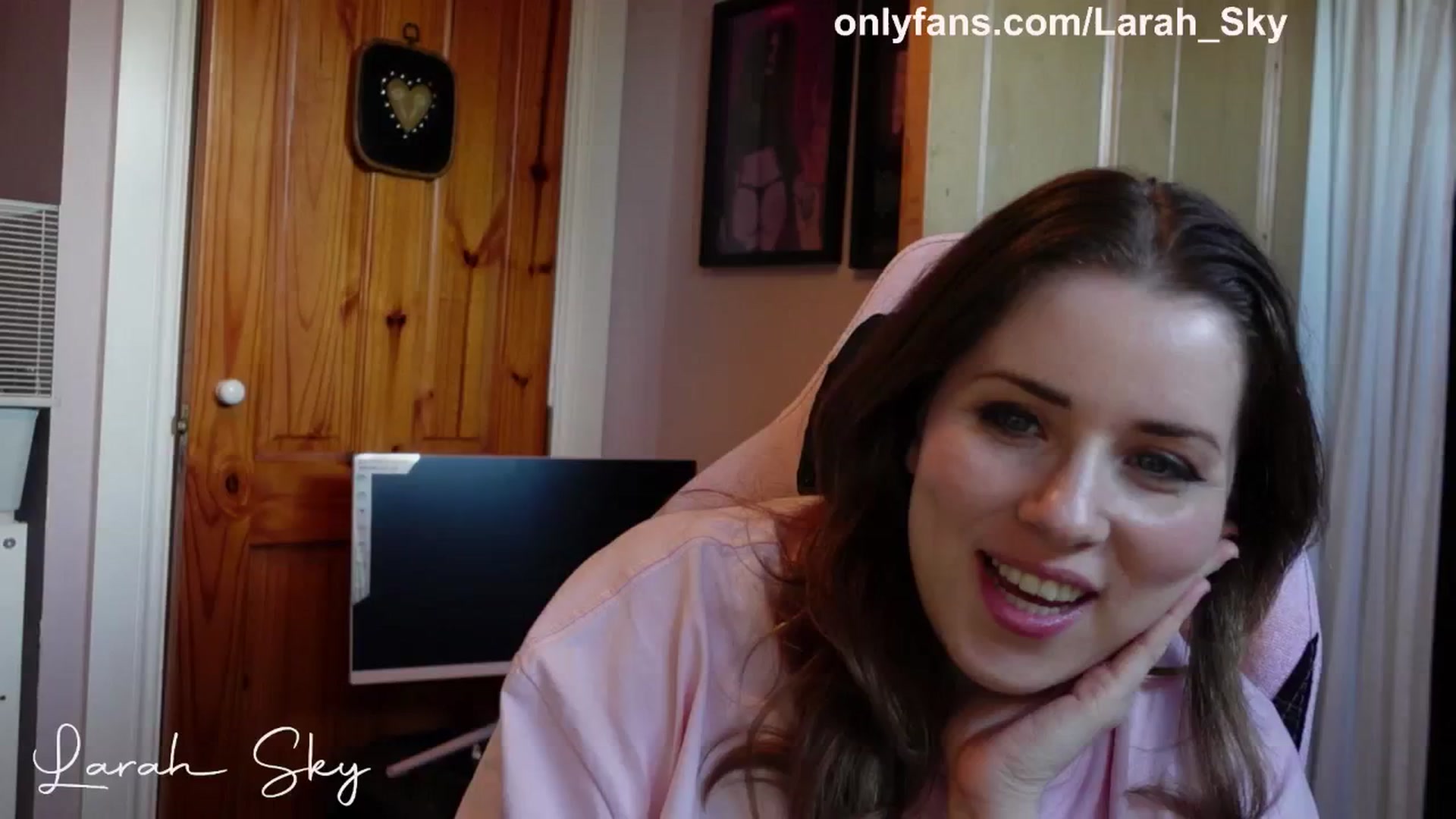 Gallery image thumbnail from Larah_Sky's myfreecams stream on, 04/13/2025, 19:07 image 7 of 20