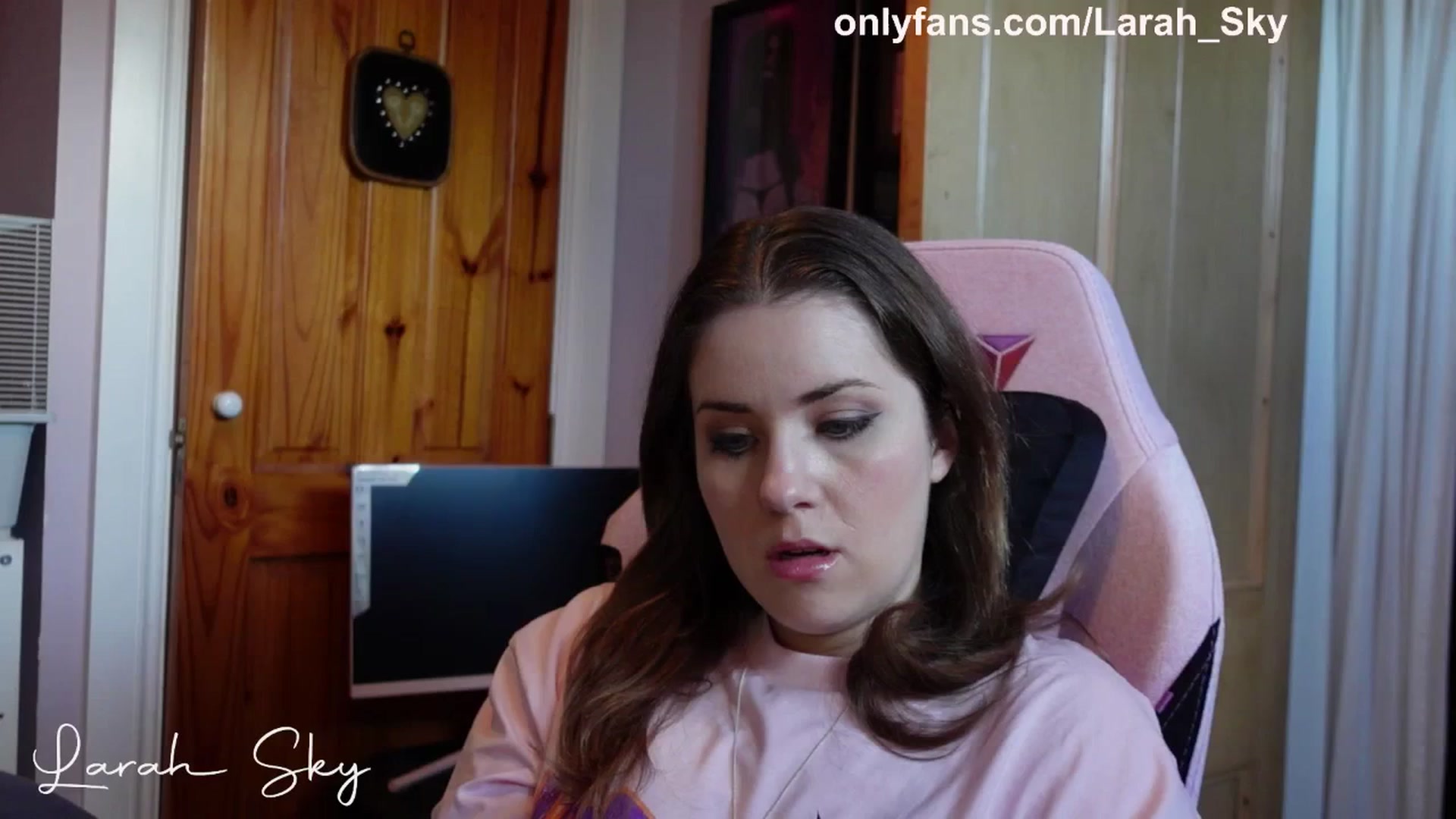 Gallery image thumbnail from Larah_Sky's myfreecams stream on, 04/13/2025, 19:07 image 3 of 20