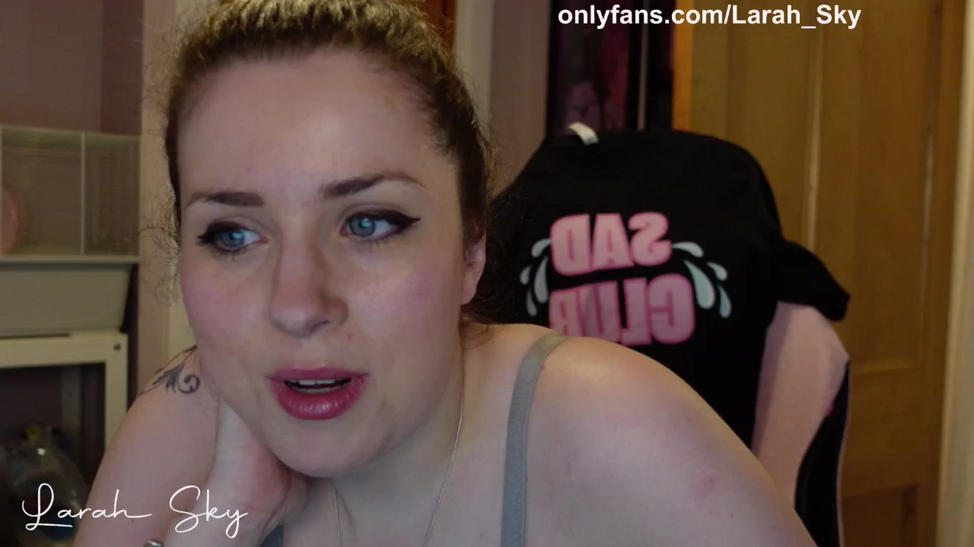 Gallery image thumbnail from Larah_Sky's myfreecams stream on, 04/15/2025, 20:20 image 11 of 20