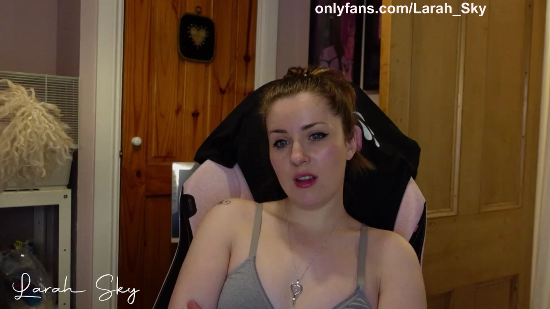 Gallery image thumbnail from Larah_Sky's myfreecams stream on, 04/15/2025, 20:20 image 13 of 20