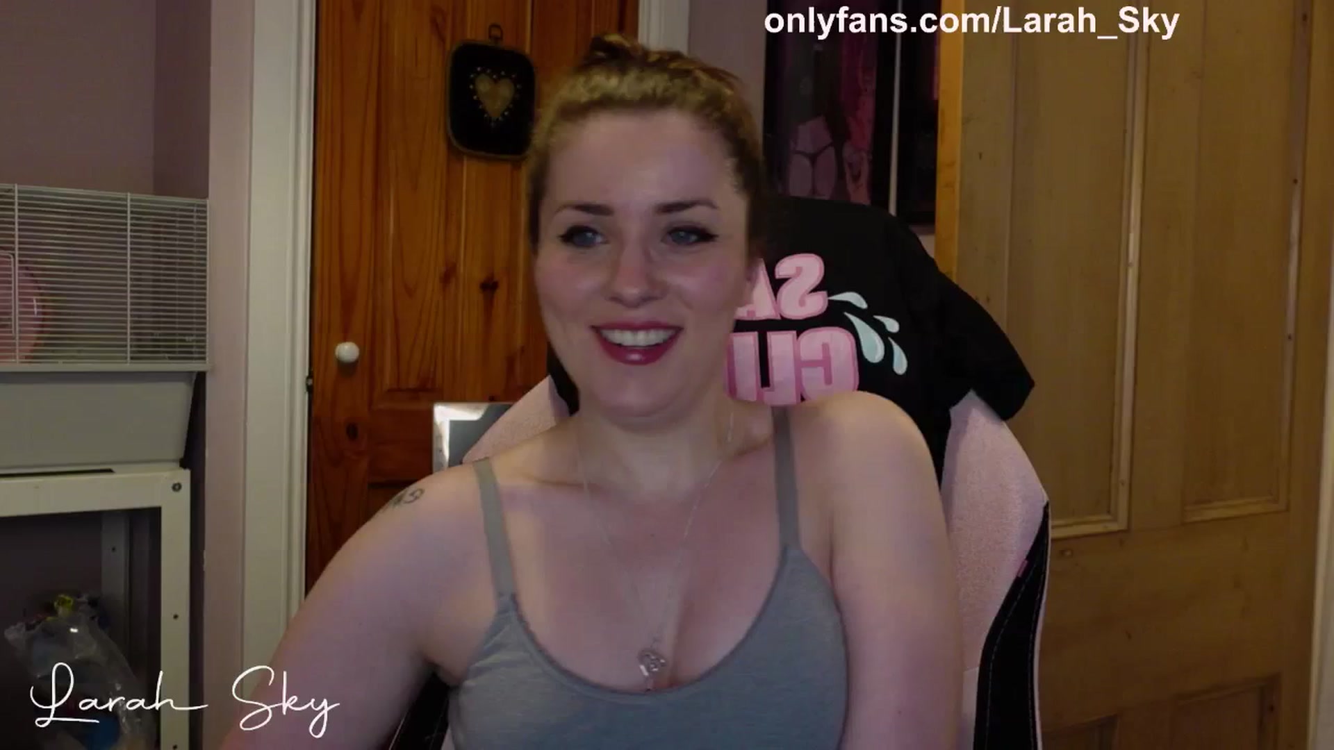 Gallery image thumbnail from Larah_Sky's myfreecams stream on, 04/15/2025, 20:20 image 5 of 20