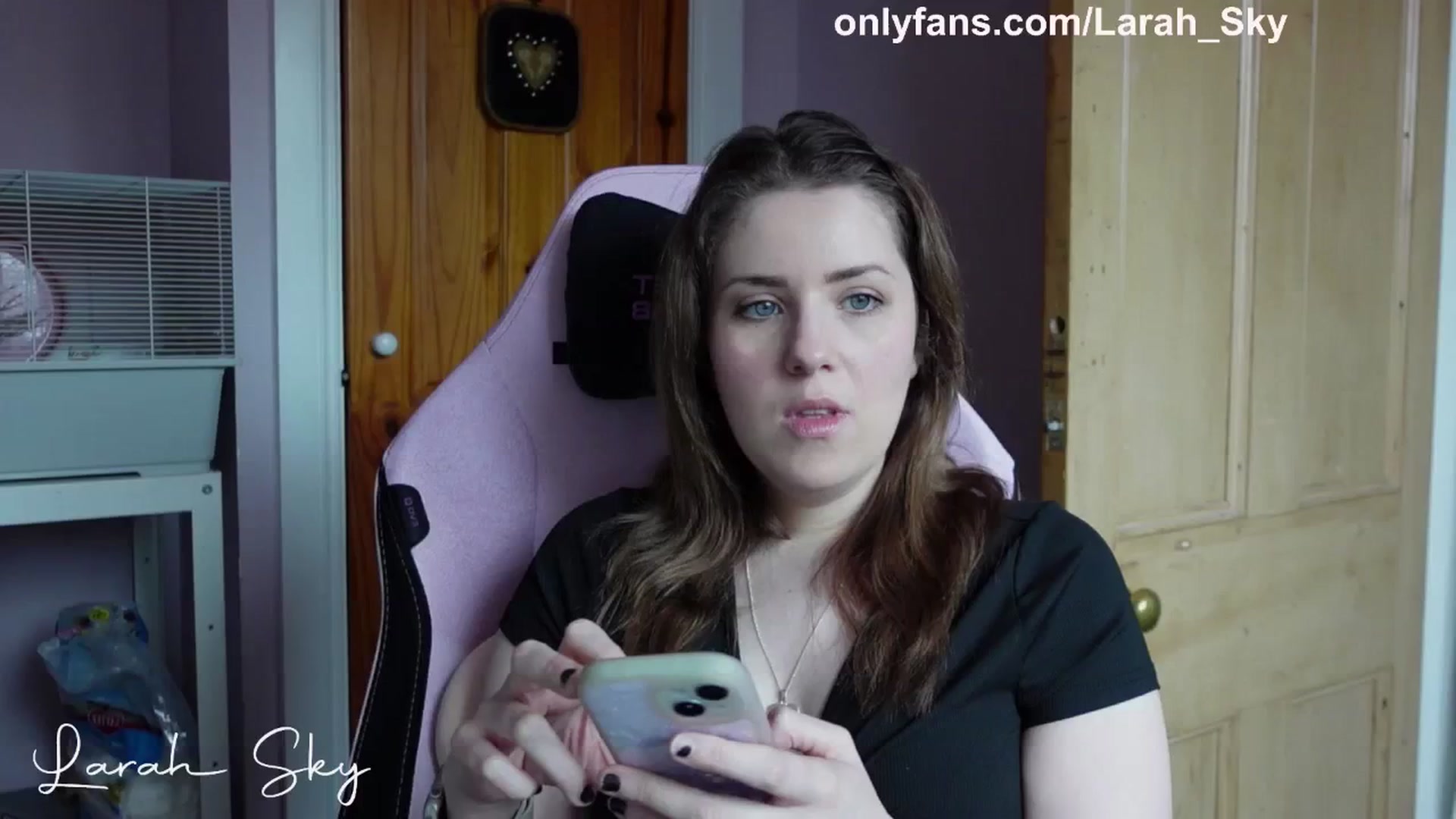 Gallery image thumbnail from Larah_Sky's myfreecams stream on, 04/20/2025, 08:23 image 7 of 20