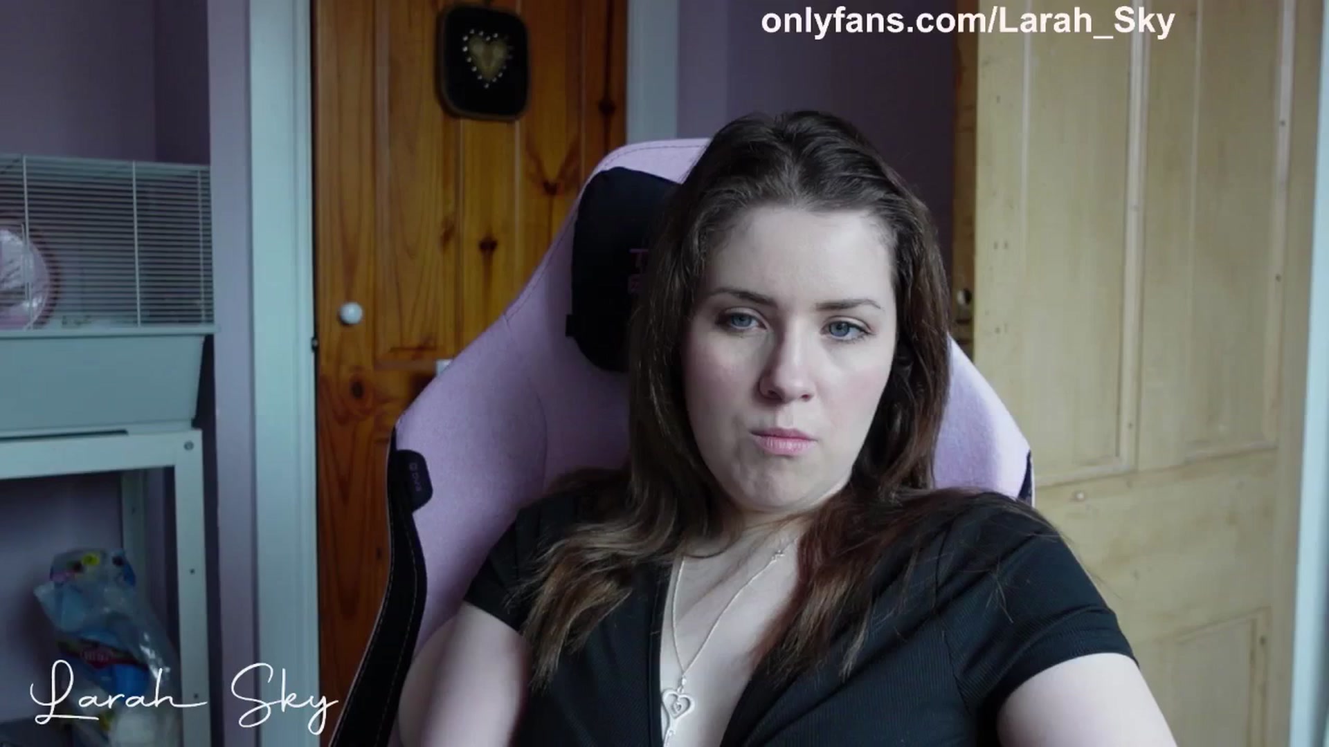 Gallery image thumbnail from Larah_Sky's myfreecams stream on, 04/20/2025, 08:23 image 19 of 20