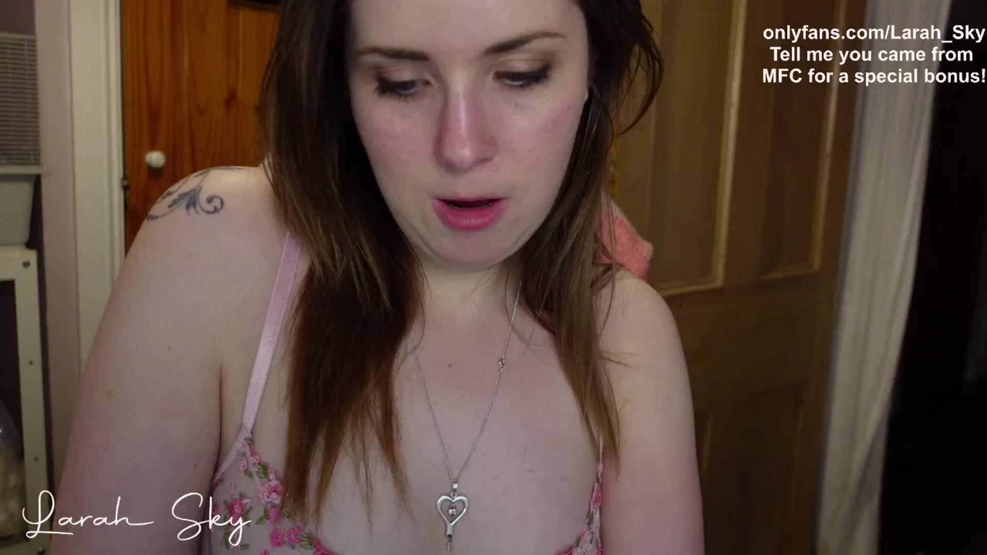 Gallery image thumbnail from Larah_Sky's myfreecams stream on, 05/03/2025, 23:37 image 16 of 20