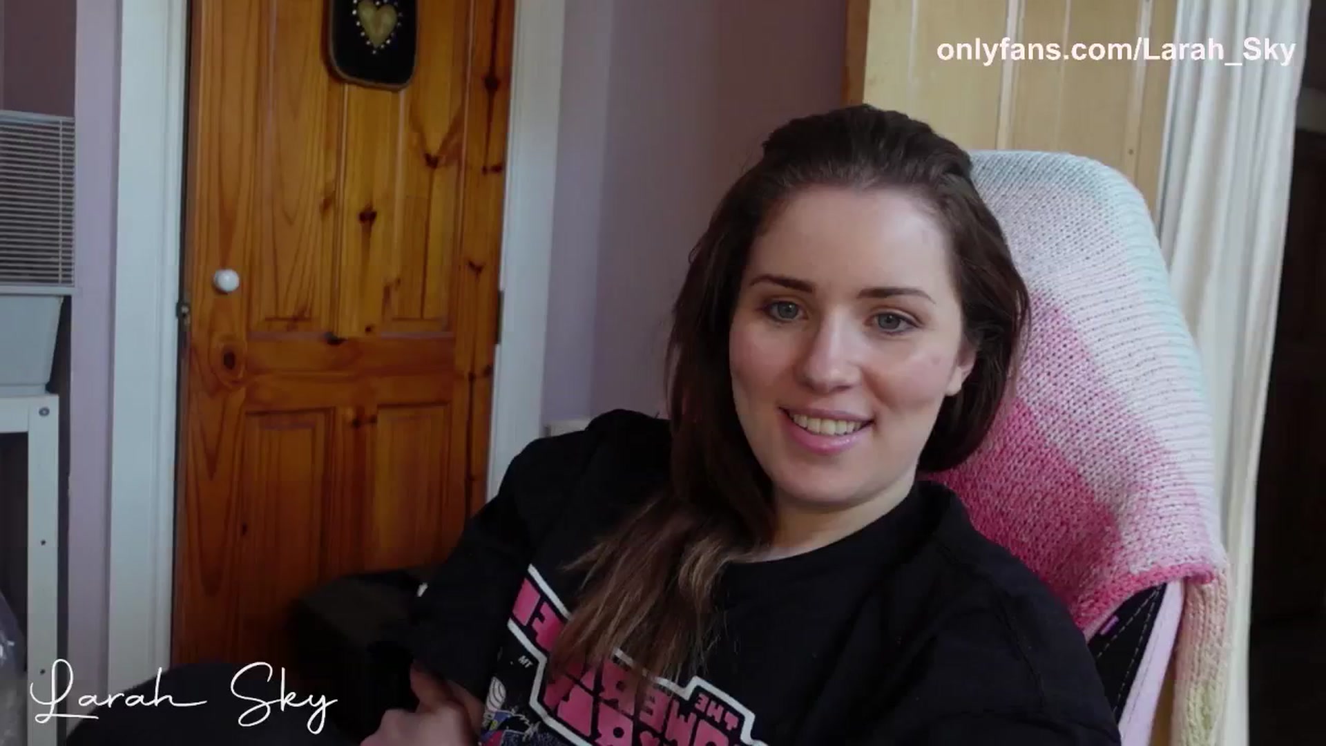 Gallery image thumbnail from Larah_Sky's myfreecams stream on, 05/06/2025, 13:21 image 12 of 20