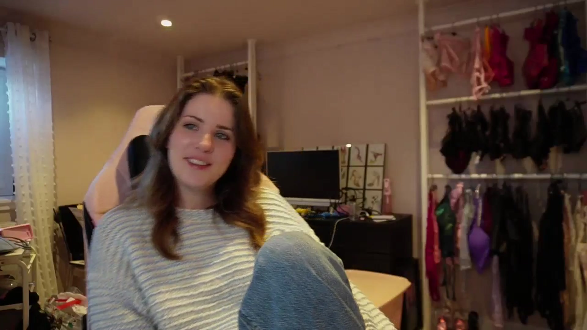 Gallery image thumbnail from Larah_Sky's myfreecams stream on, 06/12/2025, 20:16 image 8 of 20