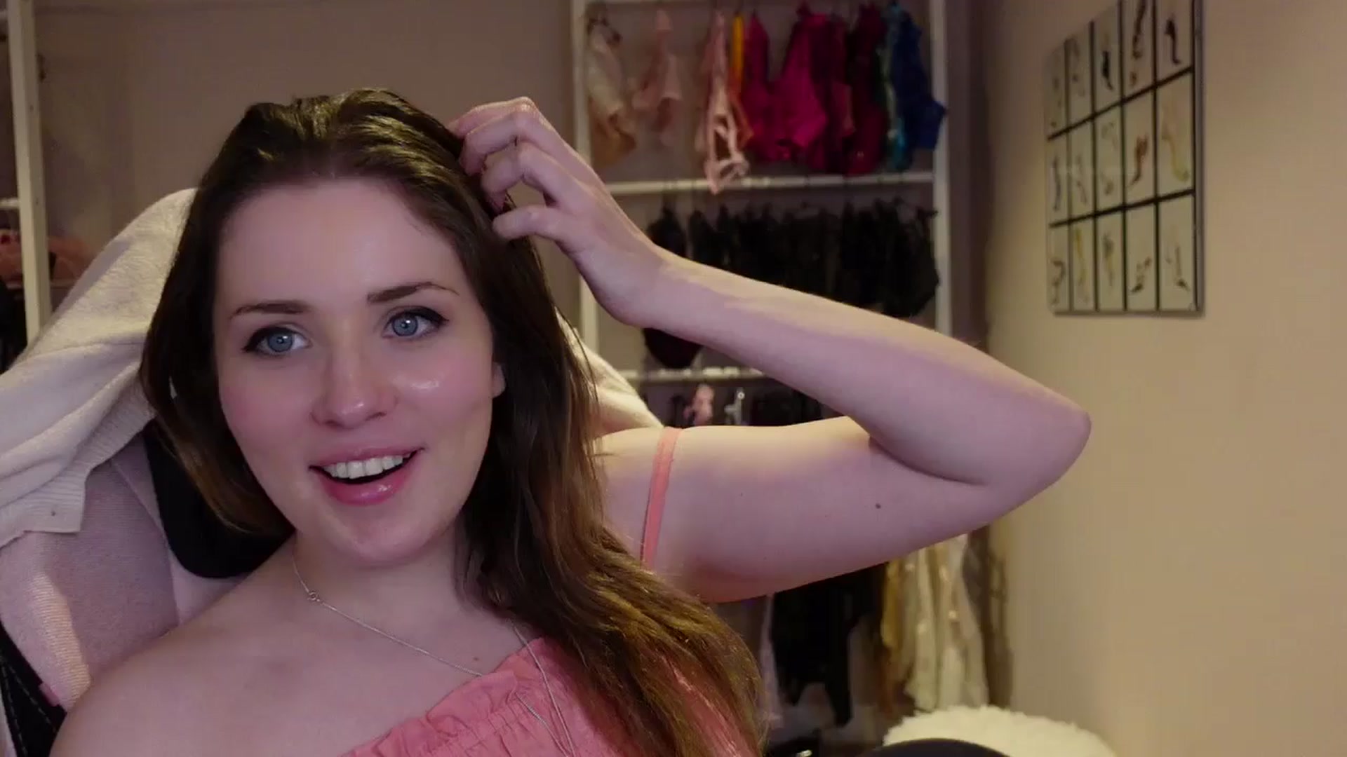 Gallery image thumbnail from Larah_Sky's myfreecams stream on, 06/19/2025, 21:41 image 13 of 20