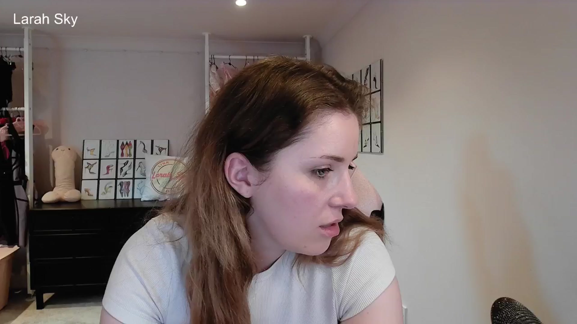 Gallery image thumbnail from Larah_Sky's myfreecams stream on, 06/21/2025, 21:25 image 3 of 20