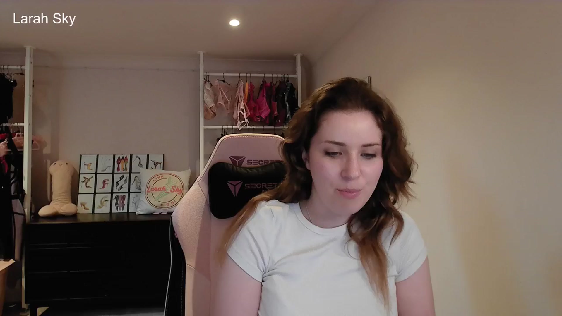 Gallery image thumbnail from Larah_Sky's myfreecams stream on, 06/21/2025, 21:25 image 7 of 20