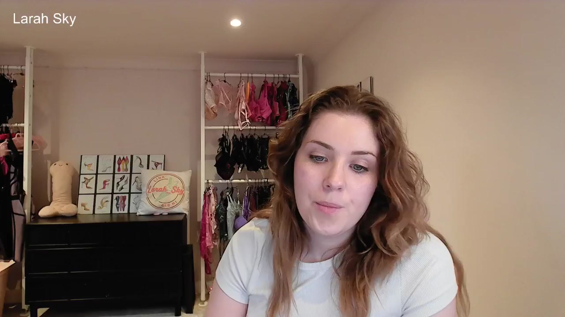 Gallery image thumbnail from Larah_Sky's myfreecams stream on, 06/21/2025, 21:25 image 13 of 20