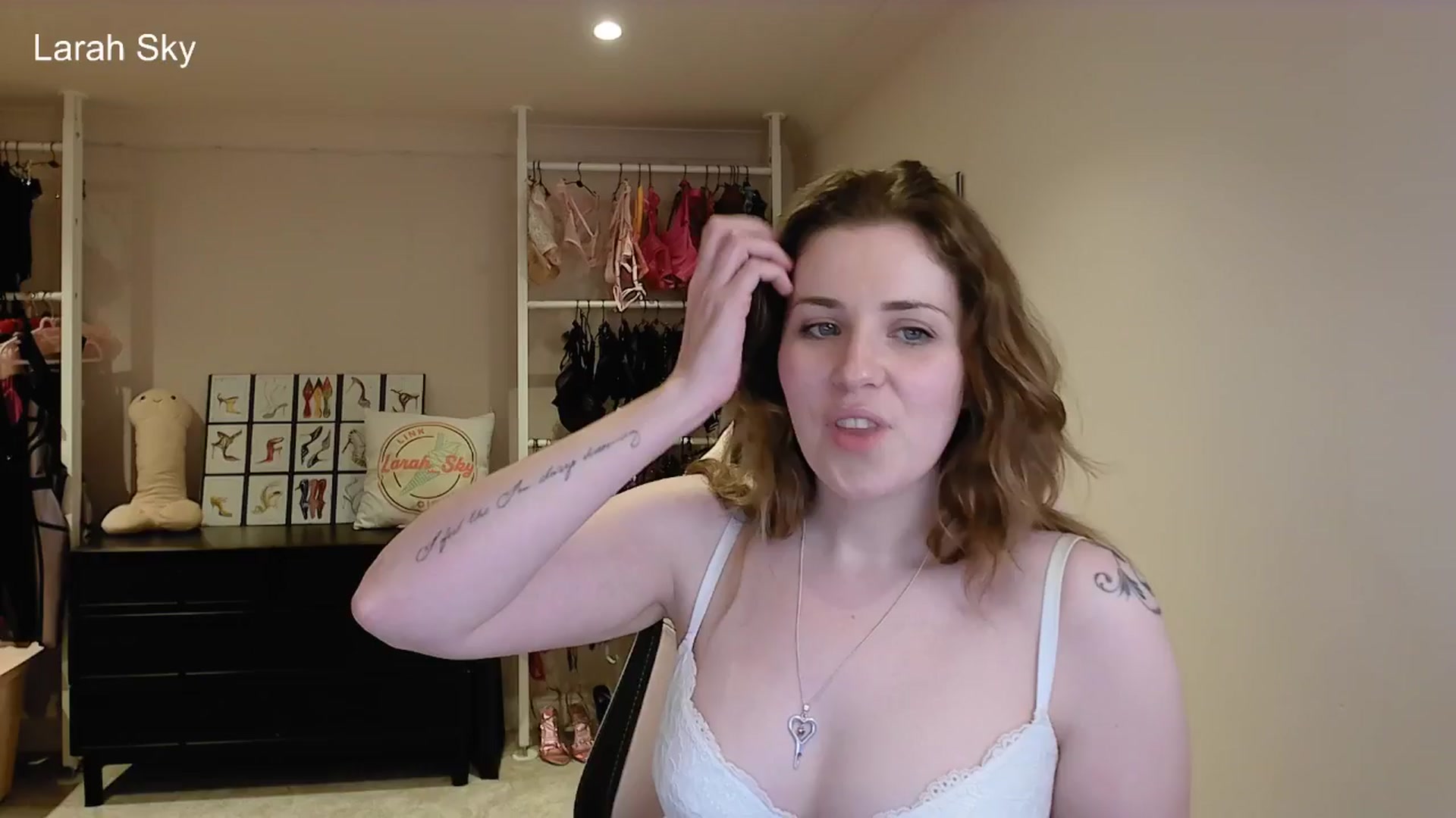 Gallery image thumbnail from Larah_Sky's myfreecams stream on, 06/21/2025, 21:25 image 19 of 20