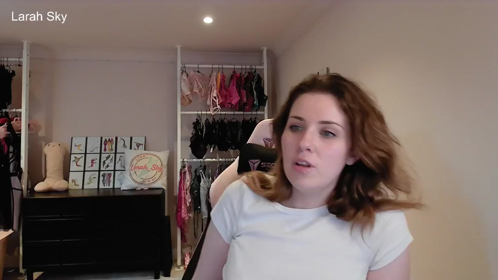 Gallery image thumbnail from Larah_Sky's myfreecams stream on, 06/21/2025, 21:25 image 6 of 20