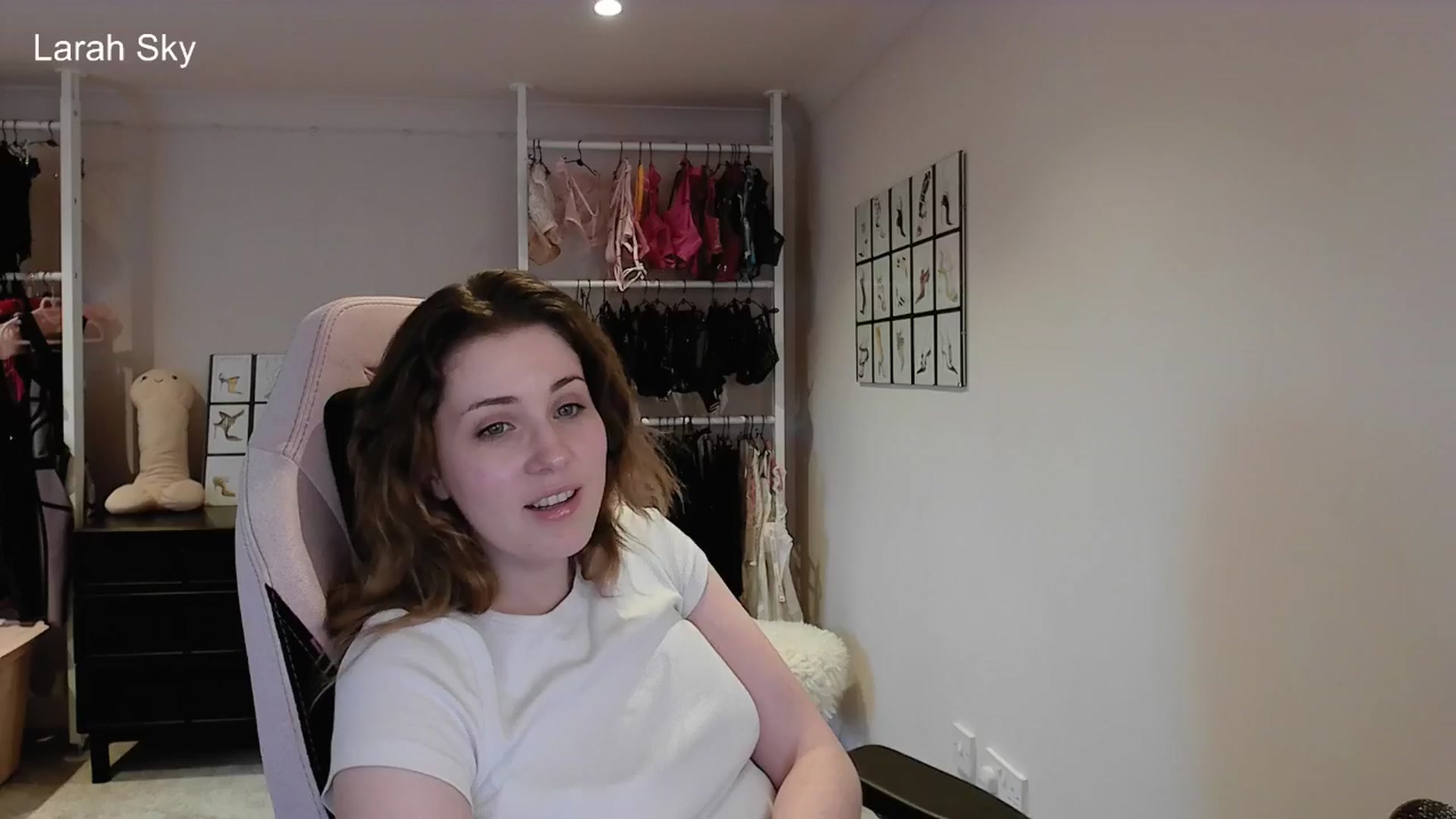 Gallery image thumbnail from Larah_Sky's myfreecams stream on, 06/21/2025, 21:25 image 5 of 20