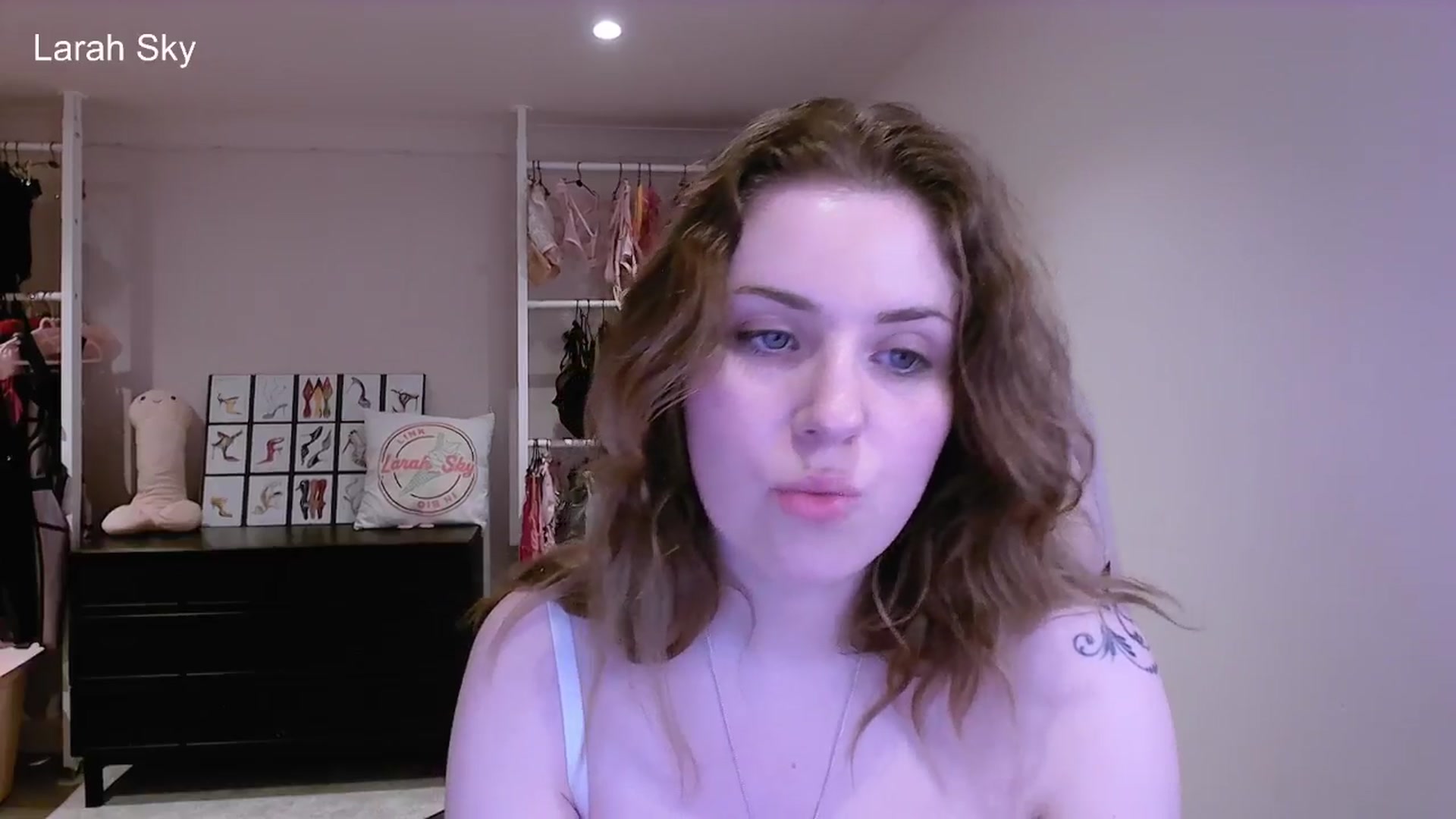 Gallery image thumbnail from Larah_Sky's myfreecams stream on, 06/21/2025, 22:46 image 2 of 20