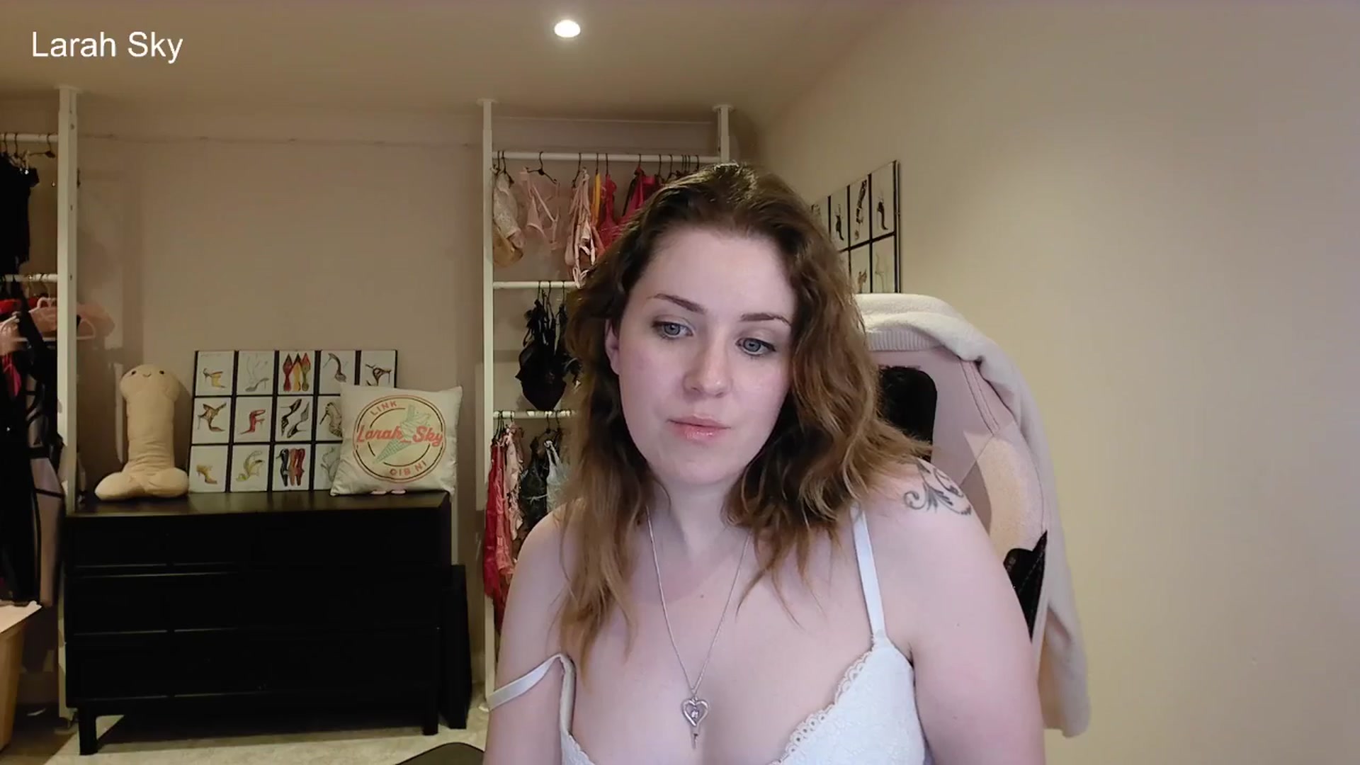 Gallery image thumbnail from Larah_Sky's myfreecams stream on, 06/21/2025, 22:46 image 3 of 20