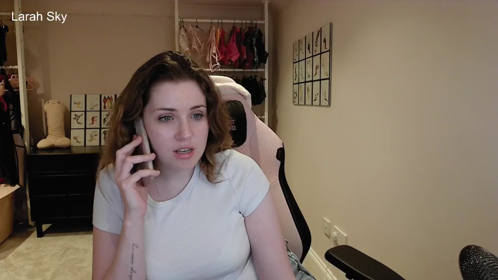 Gallery image thumbnail from Larah_Sky's myfreecams stream on, 06/21/2025, 22:46 image 19 of 20