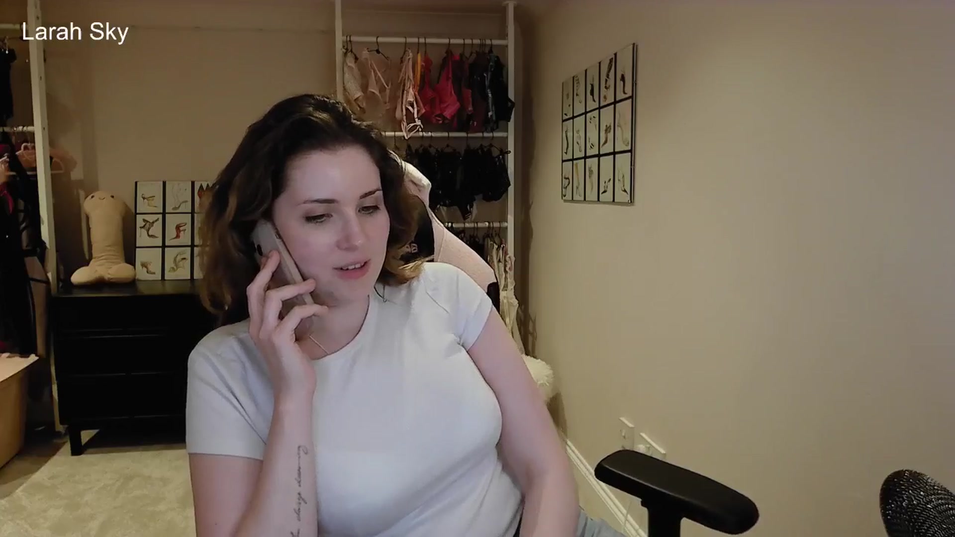 Gallery image thumbnail from Larah_Sky's myfreecams stream on, 06/21/2025, 22:46 image 18 of 20