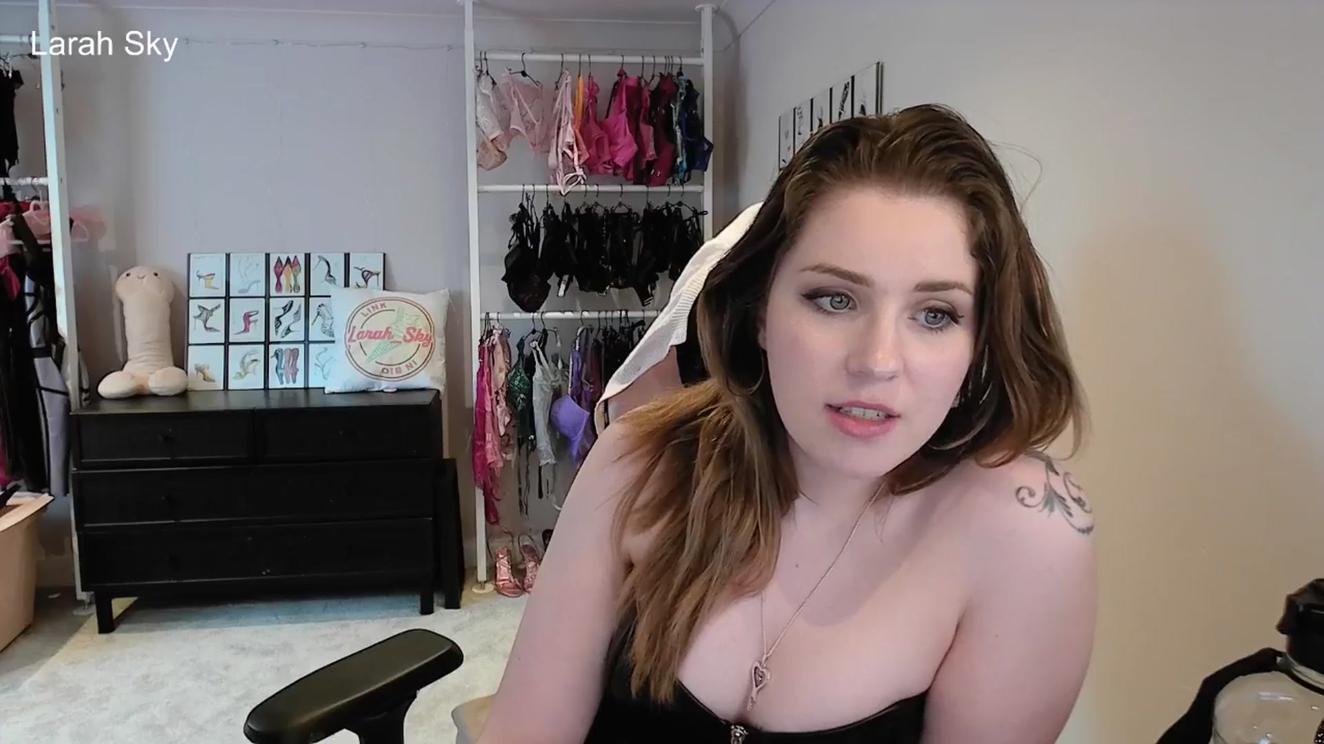Gallery image thumbnail from Larah_Sky's myfreecams stream on, 06/24/2025, 19:54 image 7 of 20