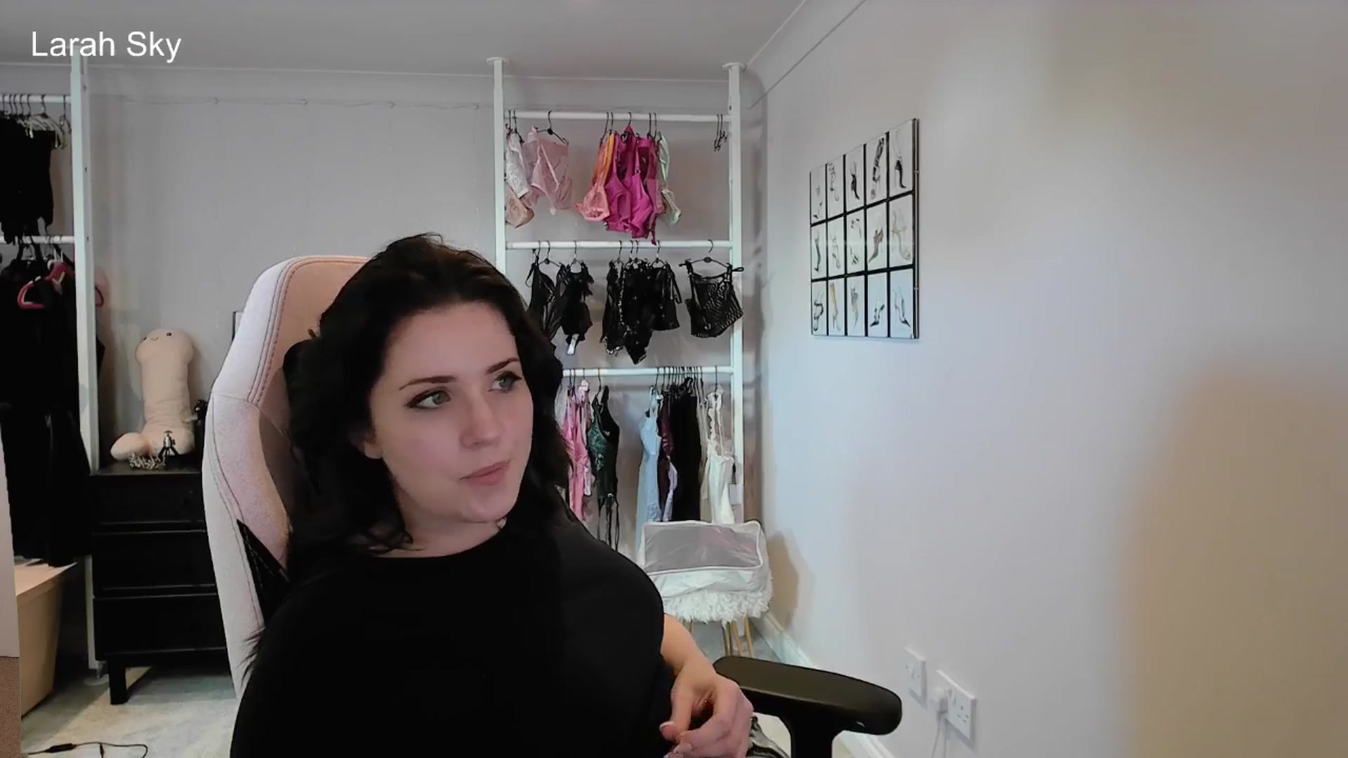 Gallery image thumbnail from Larah_Sky's myfreecams stream on, 07/16/2025, 17:49 image 3 of 20