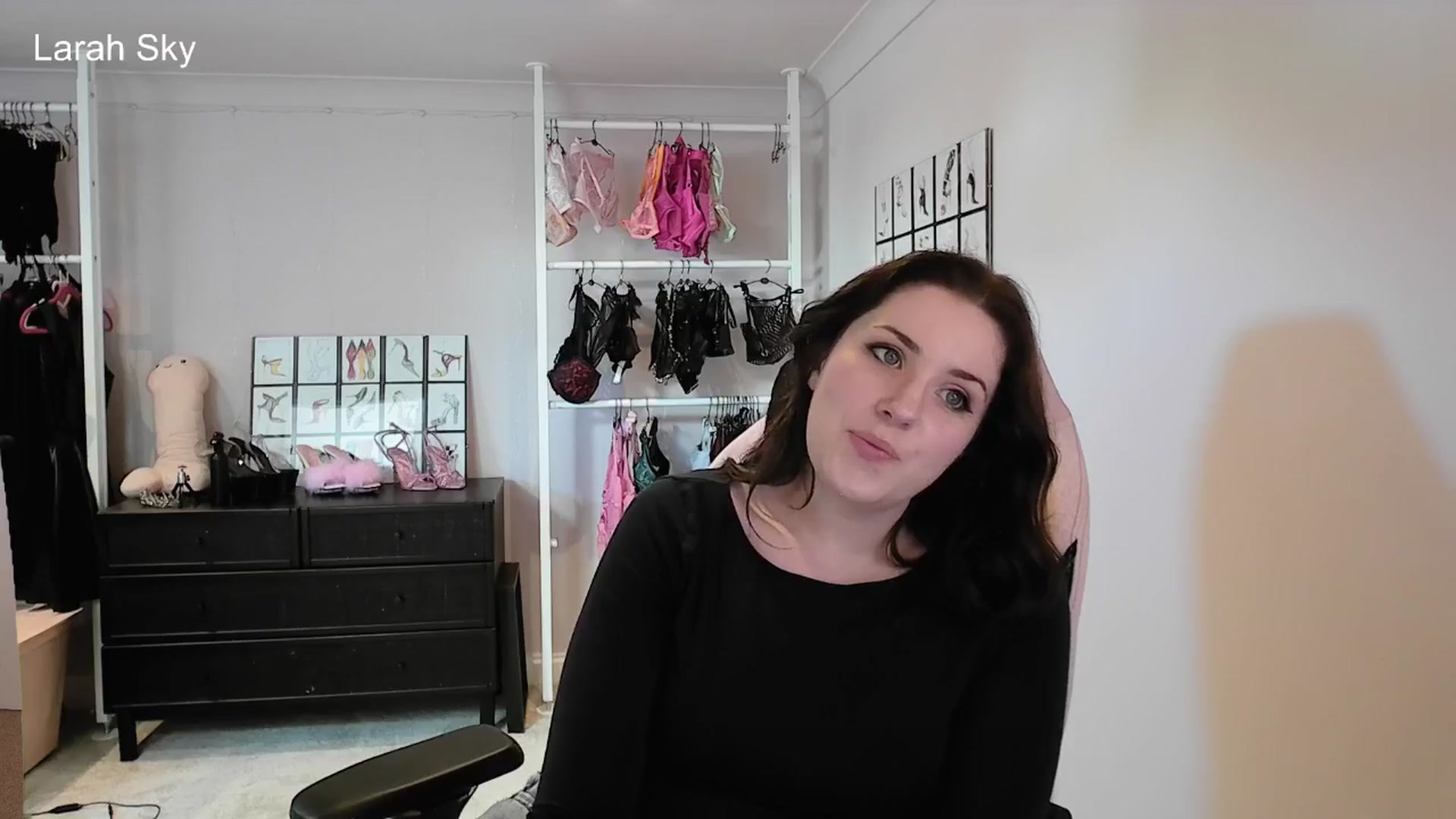 Gallery image thumbnail from Larah_Sky's myfreecams stream on, 07/16/2025, 17:49 image 2 of 20