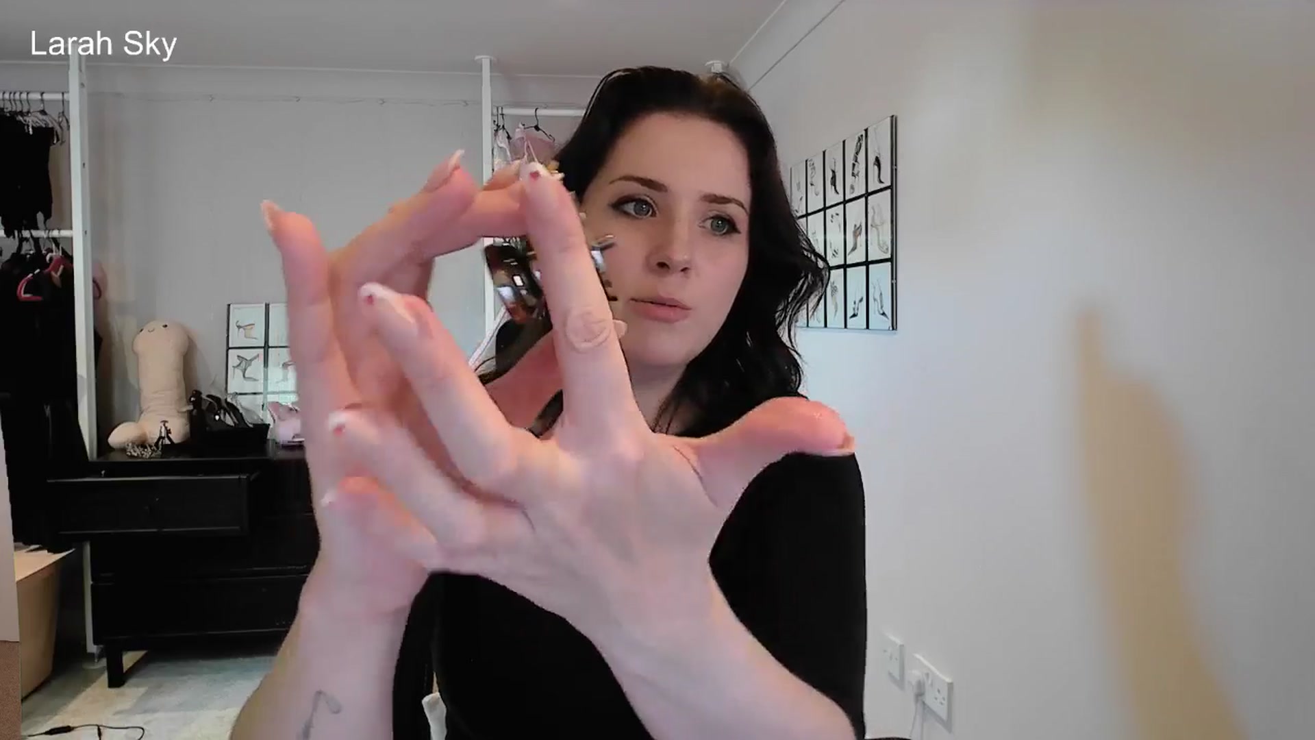 Gallery image thumbnail from Larah_Sky's myfreecams stream on, 07/16/2025, 17:49 image 5 of 20