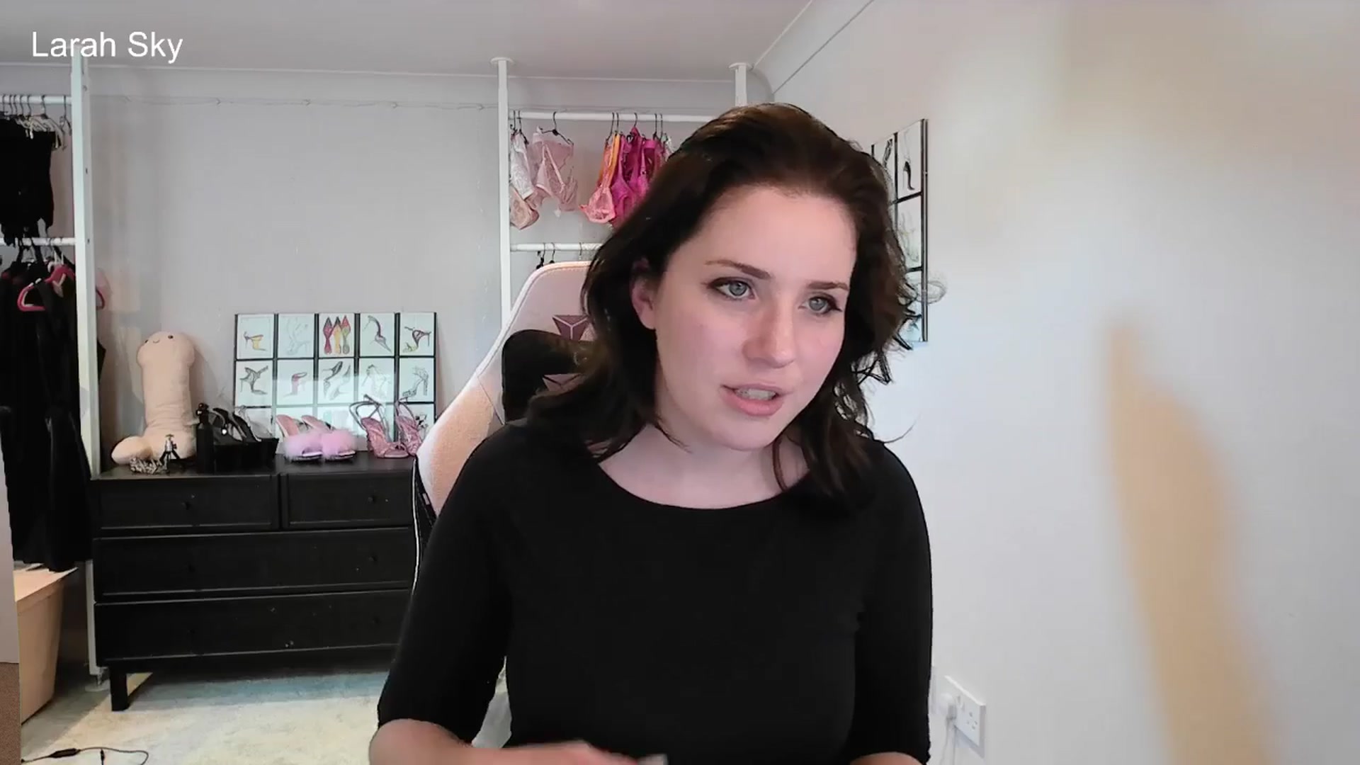 Gallery image thumbnail from Larah_Sky's myfreecams stream on, 07/16/2025, 17:49 image 8 of 20