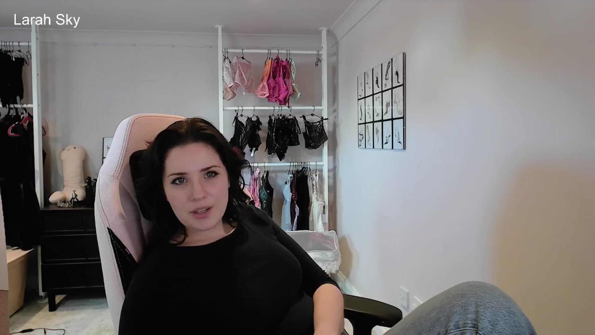 Gallery image thumbnail from Larah_Sky's myfreecams stream on, 07/16/2025, 17:49 image 4 of 20