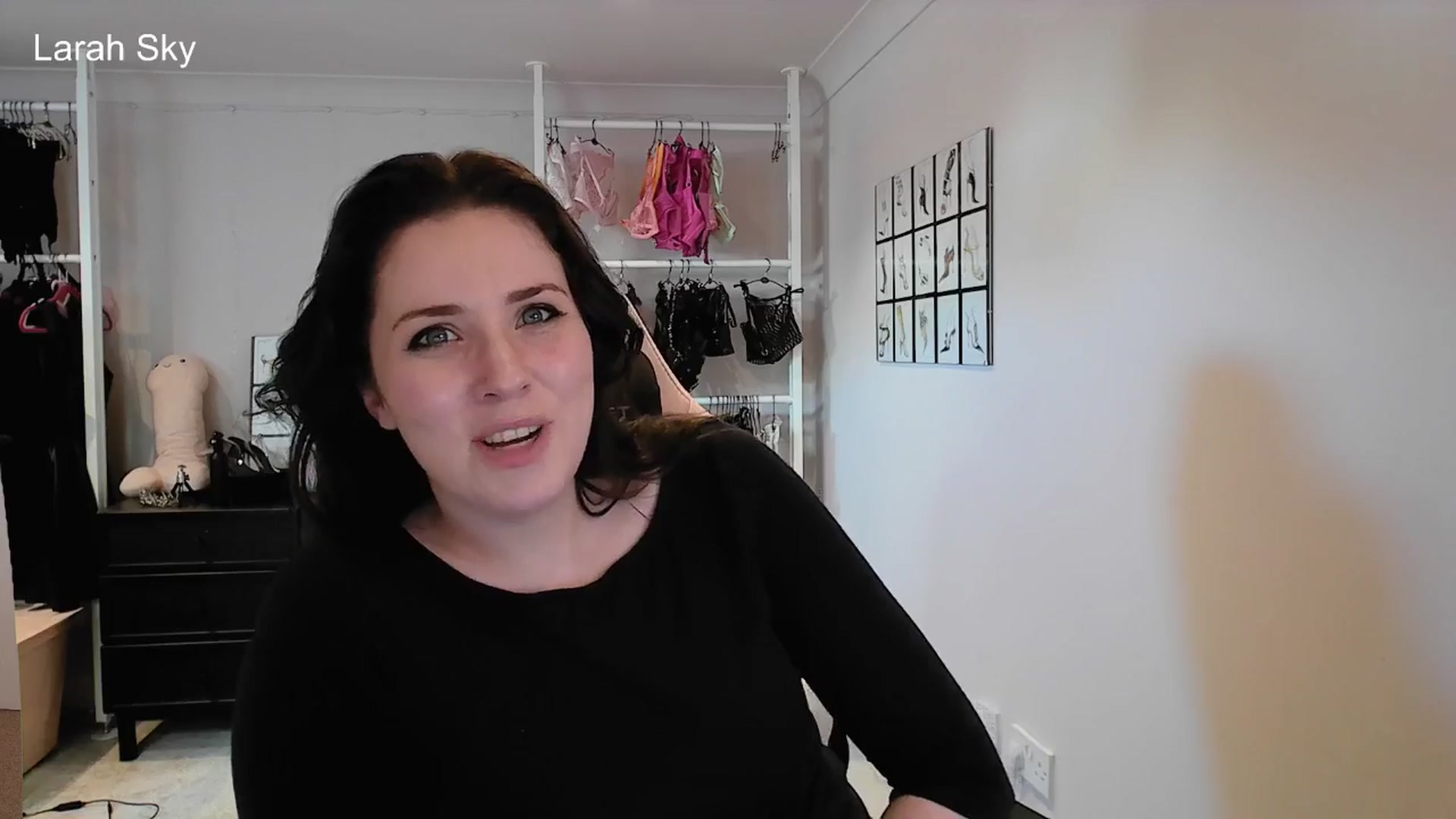 Gallery image thumbnail from Larah_Sky's myfreecams stream on, 07/16/2025, 17:49 image 7 of 20