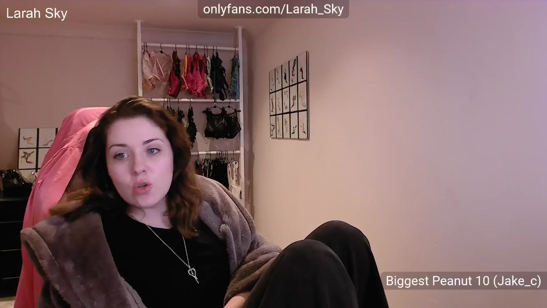 Gallery image thumbnail from Larah_Sky's myfreecams stream on, 10/03/2025, 16:45 image 10 of 20
