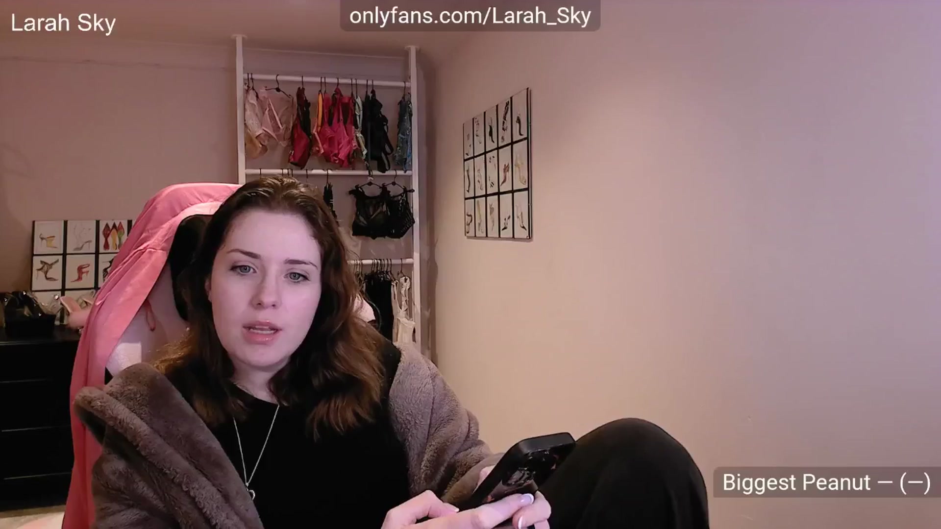 Gallery image thumbnail from Larah_Sky's myfreecams stream on, 10/03/2025, 16:45 image 1 of 20