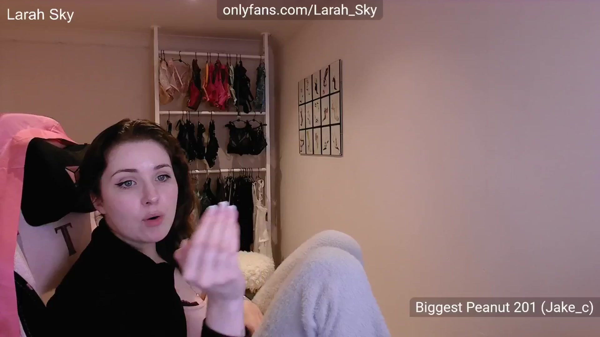 Gallery image thumbnail from Larah_Sky's myfreecams stream on, 10/04/2025, 22:22 image 7 of 20