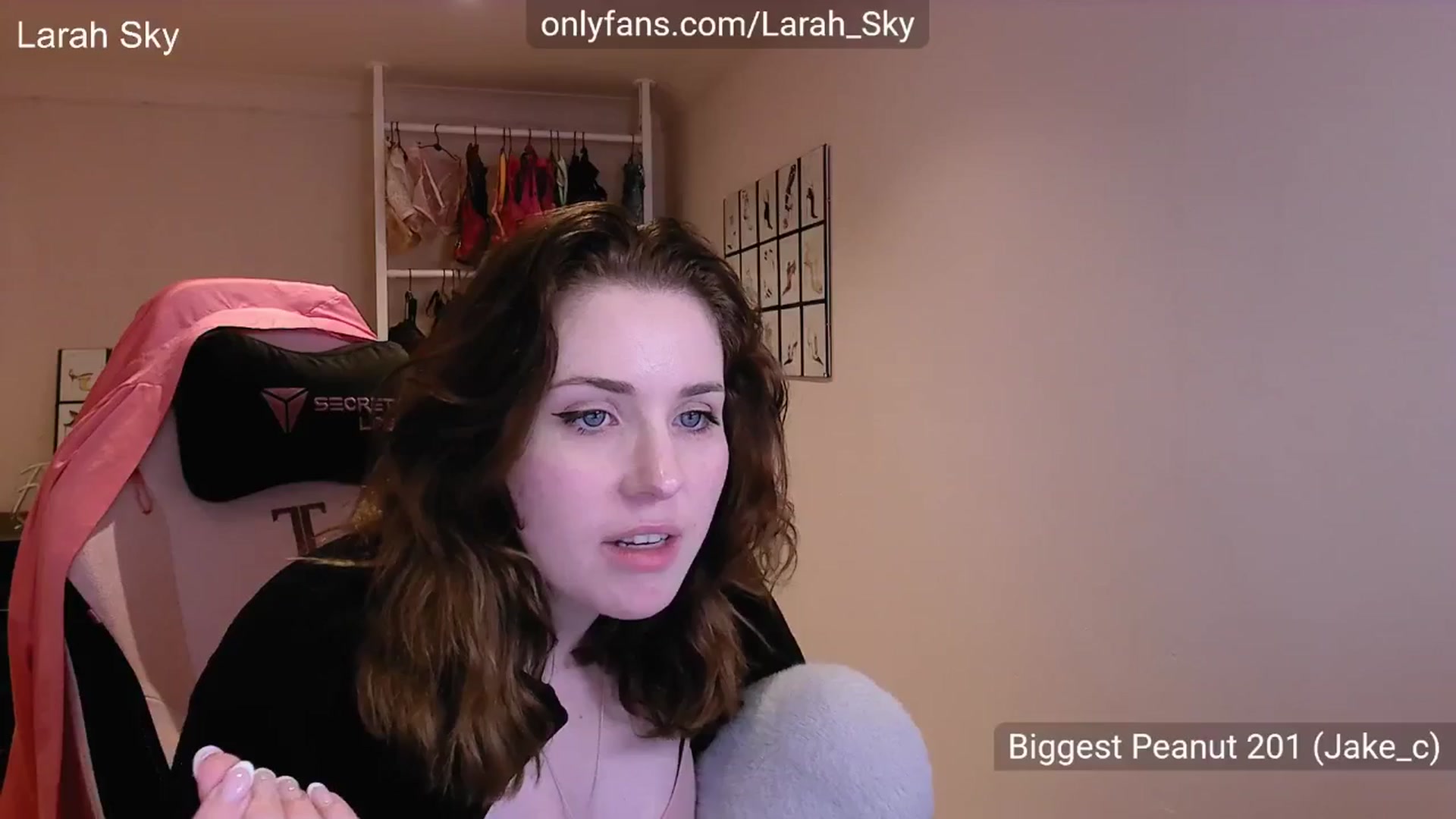 Gallery image thumbnail from Larah_Sky's myfreecams stream on, 10/04/2025, 22:22 image 3 of 20