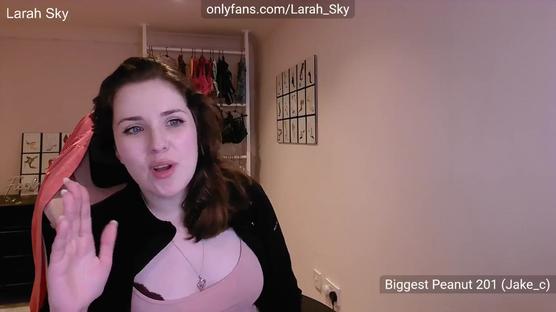 Gallery image thumbnail from Larah_Sky's myfreecams stream on, 10/04/2025, 22:22 image 18 of 20