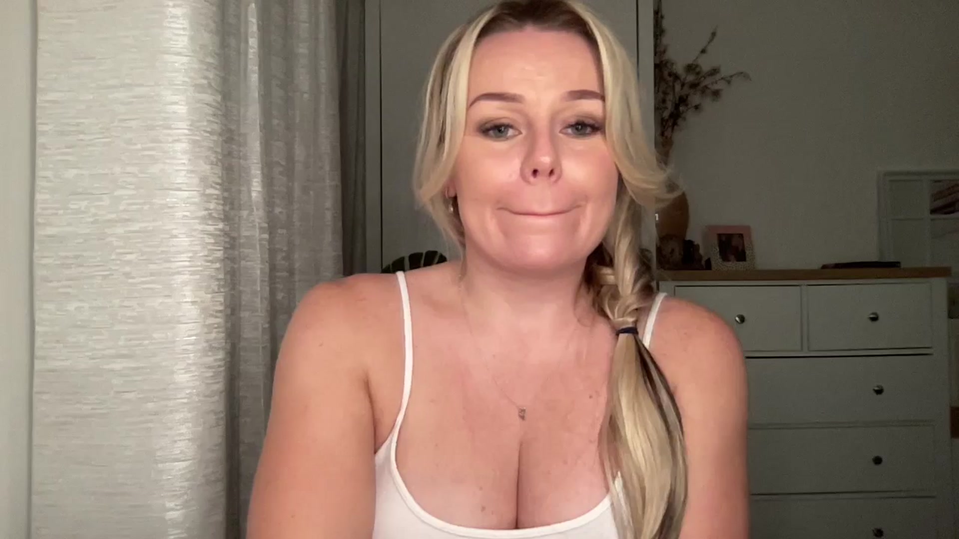 Gallery image thumbnail from LarasDen's myfreecams stream on, 11/04/2024, 19:58 image 18 of 20